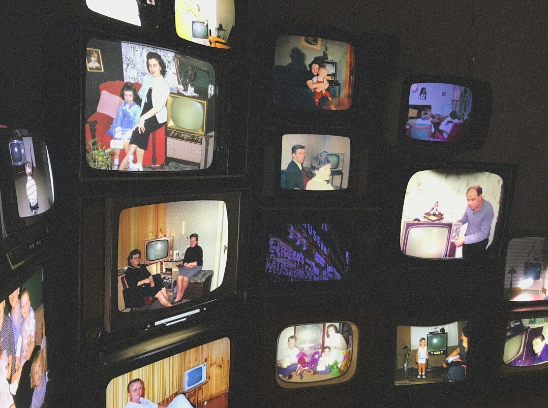 people watching old tv commercial